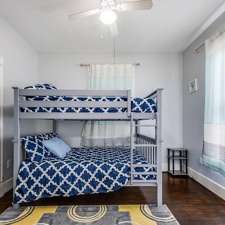 Cozy Sea Breeze Bungalow - 2 Mins To The Beach Galveston Exterior foto